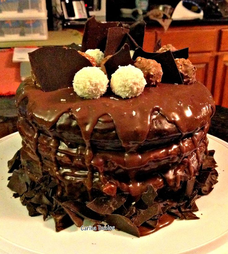 Heavenly Chocolate Cake, and mark my words, this is pure heavenly! and what a jaw dropper! #cake #chocolate #celebration